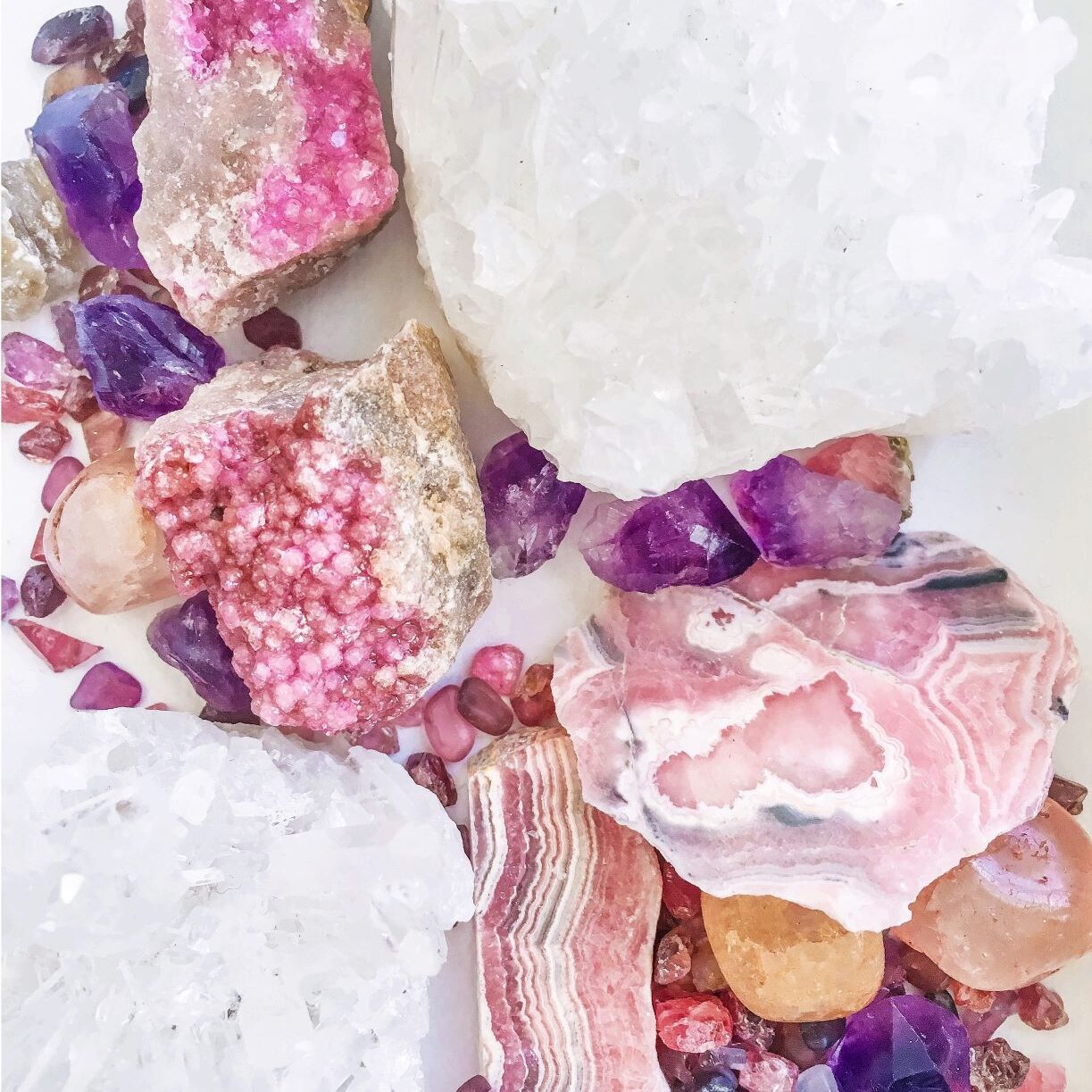 collection-of-pink-and-purple-gems-minerals-and-rocks-on-a-white-background_t20_OoQP08_2MB_comp collection-of-pink-and-purple-gems-minerals-and-rocks-on-a-white-background_t20_OoQP08_2MB_comp